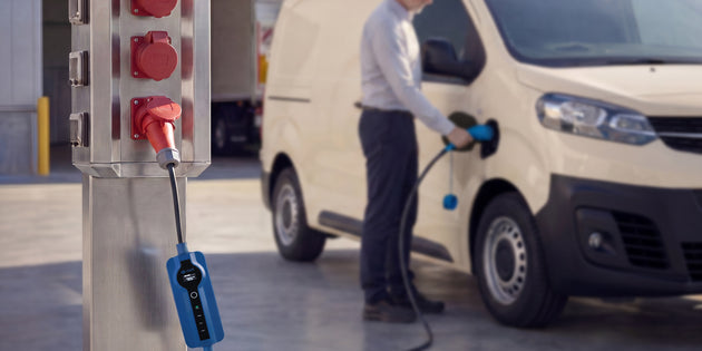 Voldt® Portable EV charger commando plug | 3 phase | 8A - 32A | 22kW + APP
